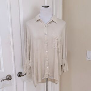 POL Oversized Collared Button Down Cream Half Sleeve Stretch Shirt Size Medium